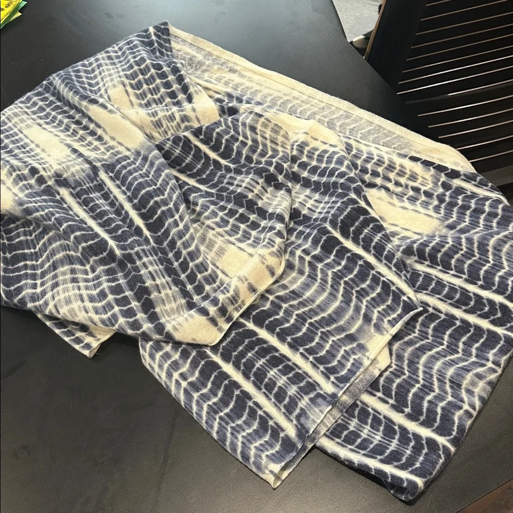 Garnet Hill cashmere wrap, scarf - Picture 3 of 4